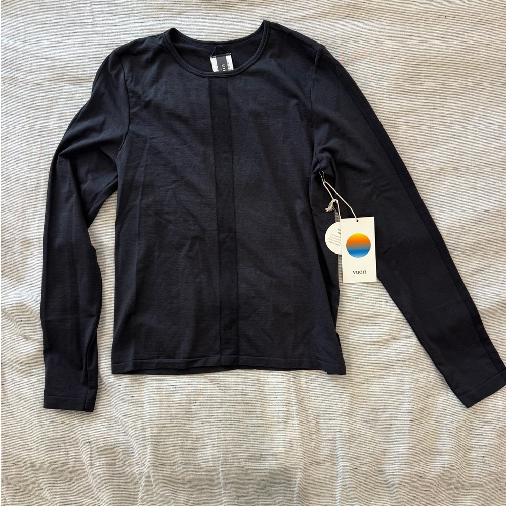 Vuori L/S Apres Sport Seamless Top. Black Long Sleeve Top.